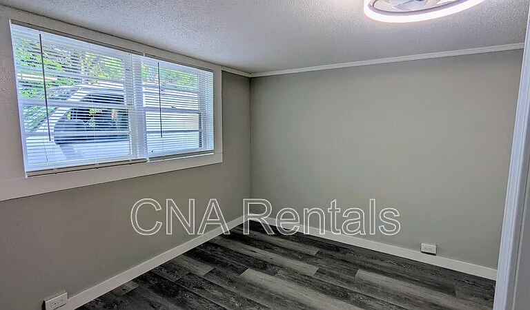 1772 Martin Pl SE #B — Photo 9