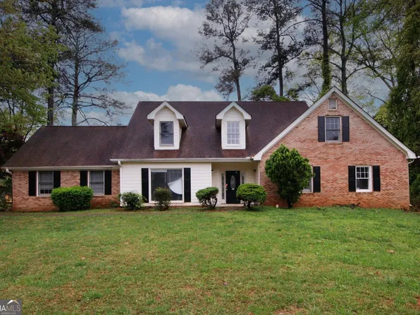 1521 Crooked Tree Ln, Stone Mountain, GA 30088