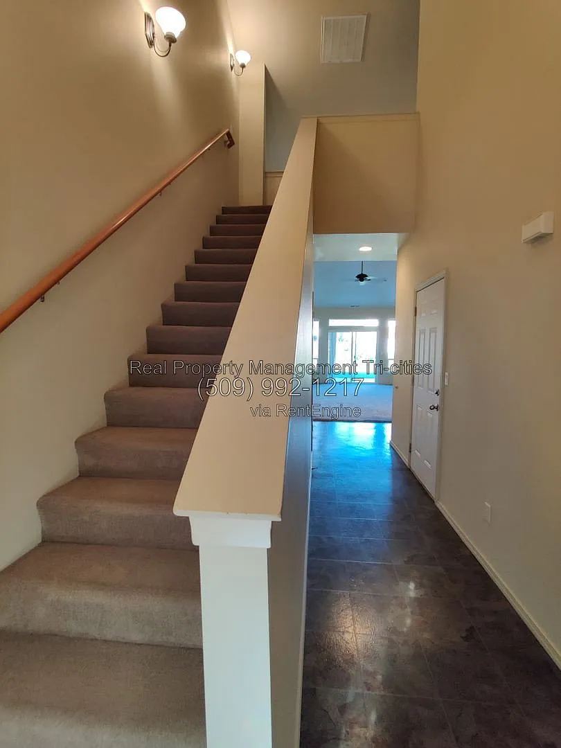 3 bed, 2.5 bath, 1700 sqft, $1,995 — Photo 2