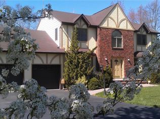 19 Elks Dr, Nanuet, NY 10954