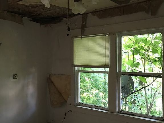 3rd image of 440 Lexington Ave