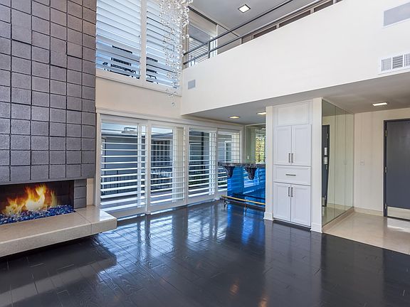 3rd image of 1305 N Flores Ave #6