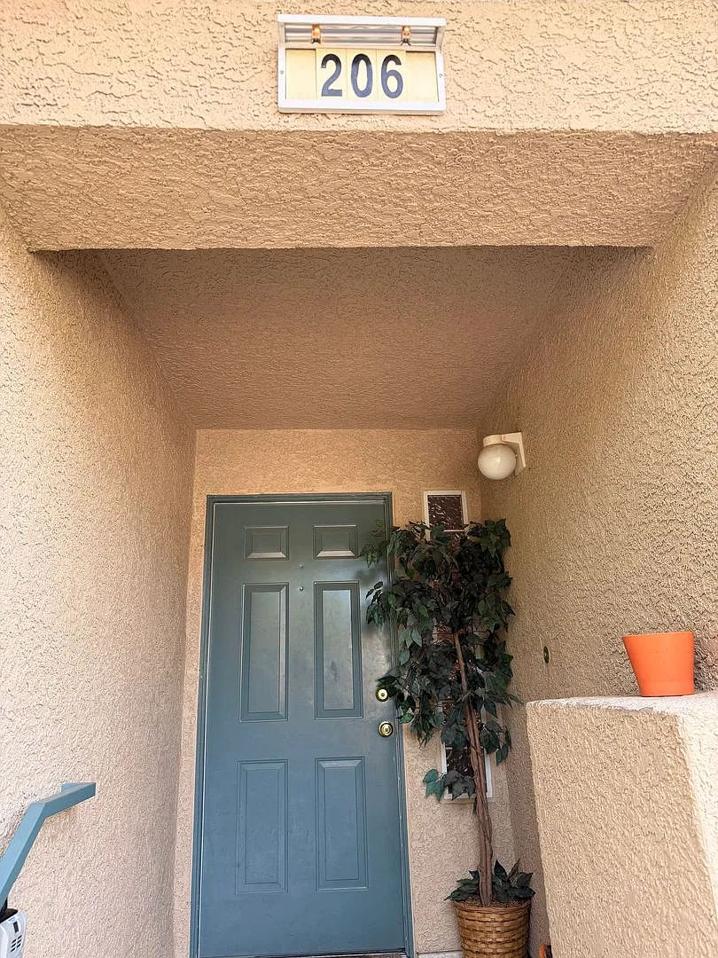 Well-maintained 2-bedroom, 2-bath condo in gated Summerlin community — Photo 4