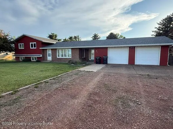 3711 114th Ave SW, Dickinson, ND 58601