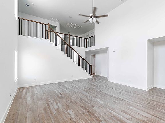 4th image of 413 Twin Lakes Blvd