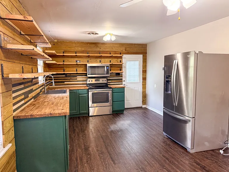 209 Cavin St — Photo 4