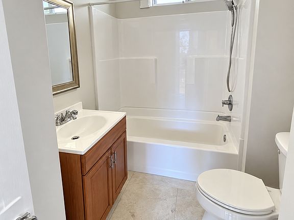 5th image of 620 W 36th St Unit B