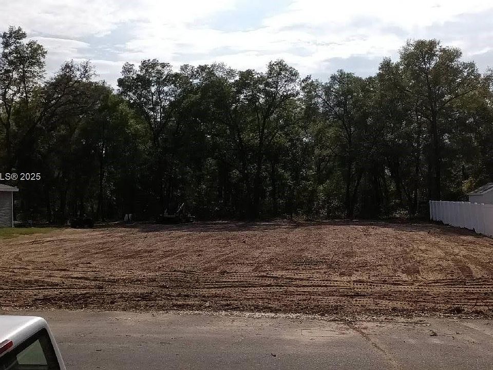 2nd image of 207 Locust Pass Loop