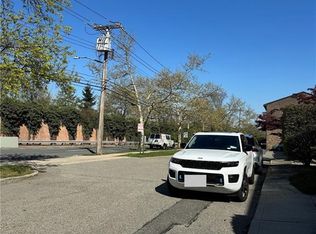 70 Narrows Rd S #2, Staten Island, NY 10305