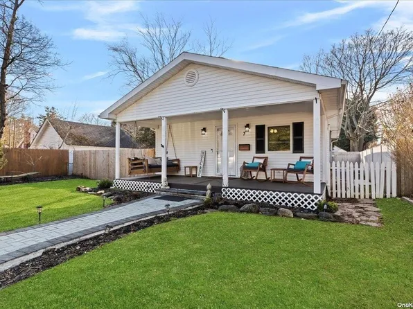 7 Hubbard Court, Blue Point, NY 11715