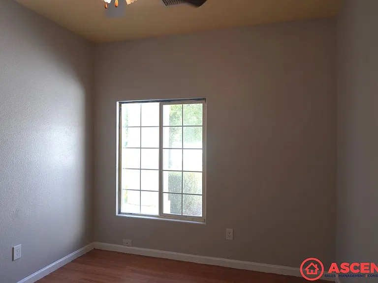 9305 Foxglen Ct — Photo 9