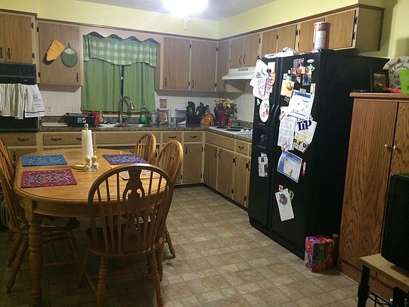 2nd image of 176 N Main St