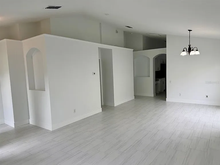 Falcon Point Dr — Photo 4