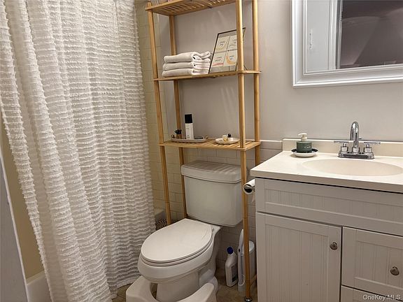 5th image of 455 Piermont Ave #A