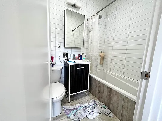 Rented by EastMount Realty LLC | media 9