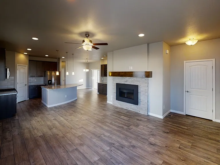 2041 Medici Ln — Photo 4