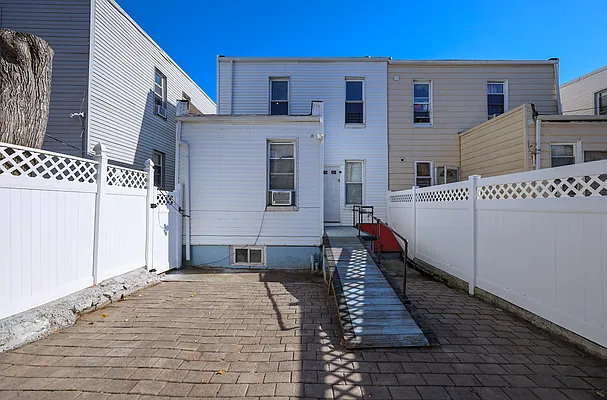 Sold by Remax Edge | media 22