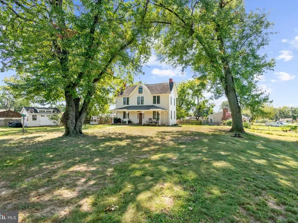 13 Hopkins St, Glen Burnie, MD 21061