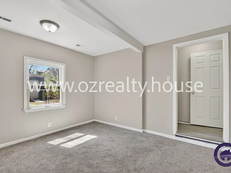 160 Bronson Ave — Photo 15