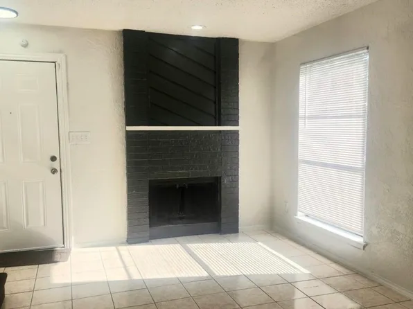 6828 Brentwood Stair Rd, Fort Worth, TX 76112