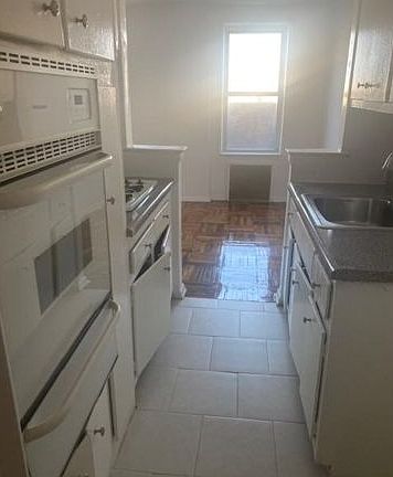 4th image of 275 Bay 37th St #1E