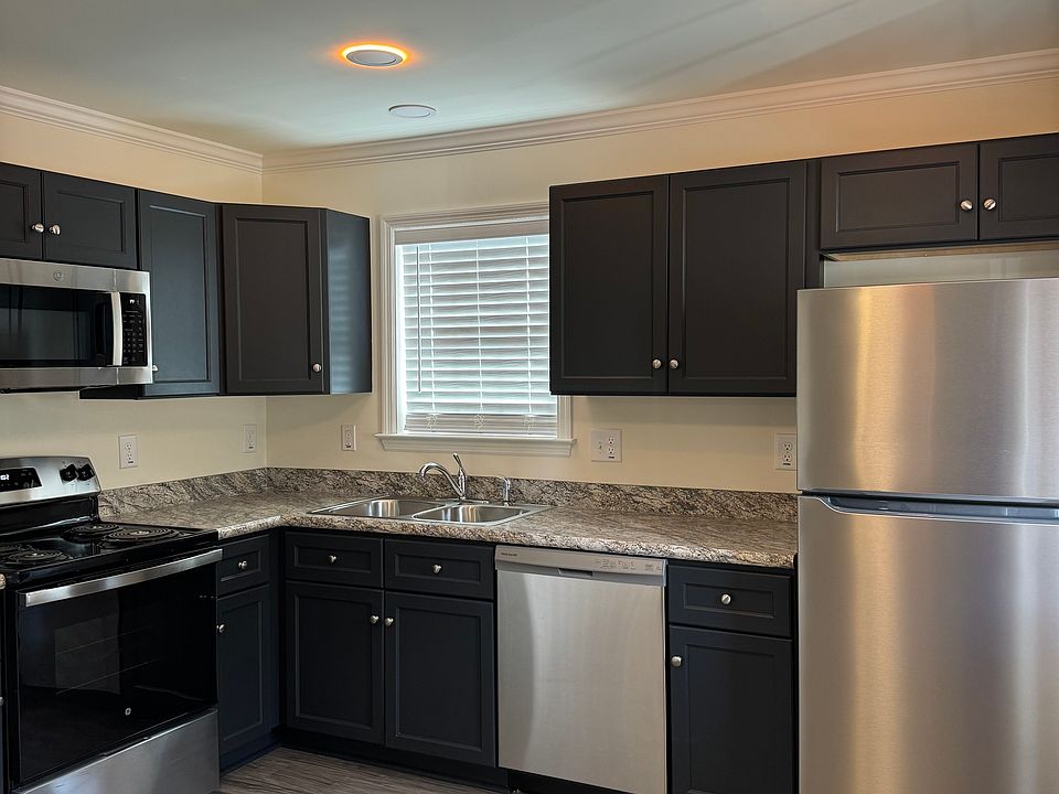 Kitchen with brand new appliances