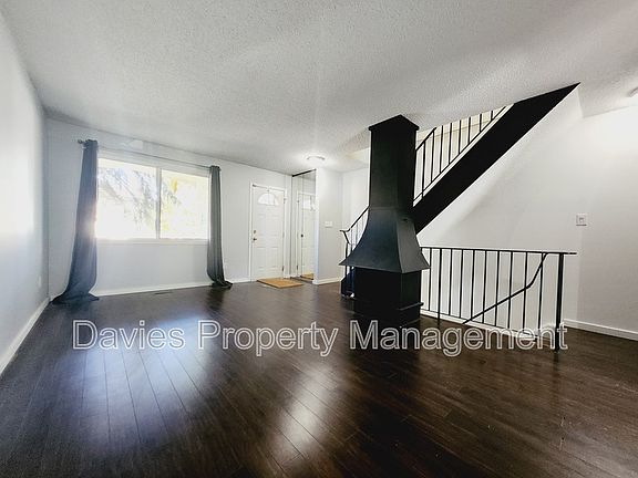 3rd image of 190 Tudor Ln NW