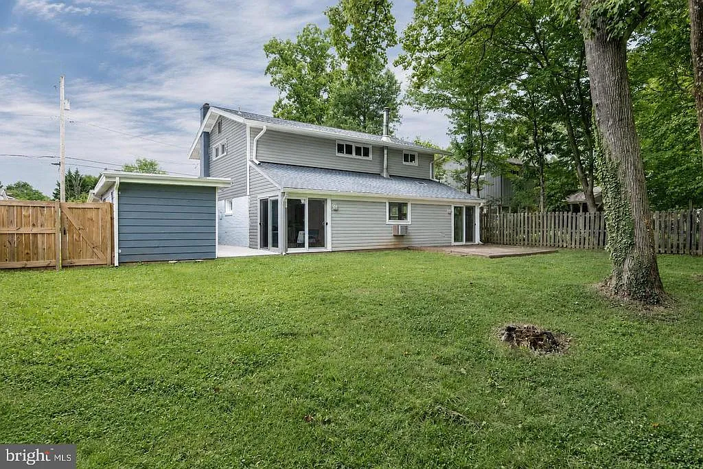 4 bed, 2.0 bath, 2000 sqft, $2,500 — Photo 2