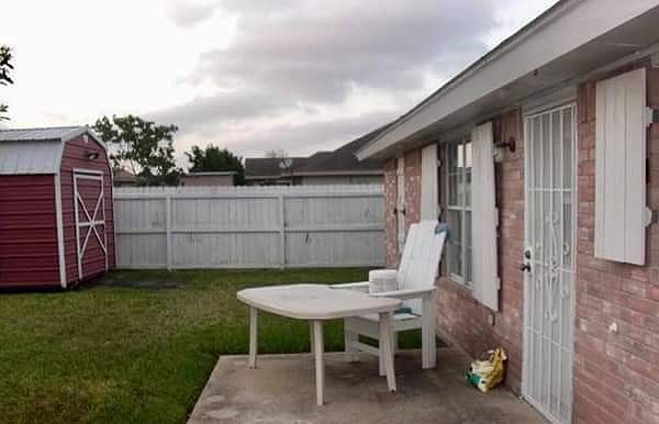 2nd image of 2884 Capri St