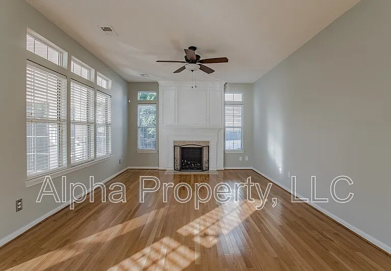 120 Windsong Dr — Photo 13