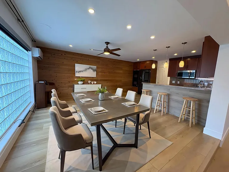 1032 NE 16th Ter — Photo 3