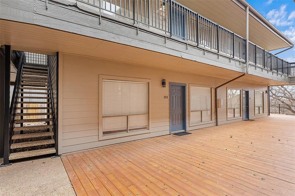 908 Poplar St Apt 101 — Photo 3