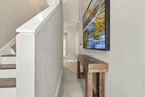 3 bed, 3.5 bath, 2340 sqft, $3,300 — Photo 2