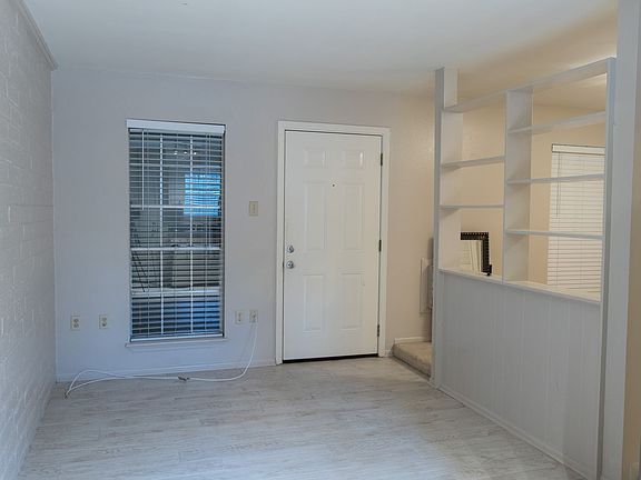 3rd image of 322 Steele Blvd APT 5
