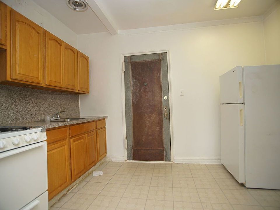 2nd image of 1401 55th St APT 6B