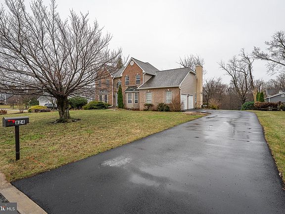 2nd image of 824 Waverly Rd