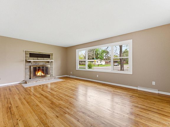 4th image of 900 Green St