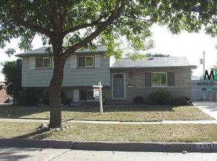 33800 Regal Dr, Fraser, MI 48026