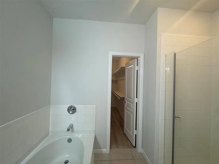 8107 Gran Villa Dr — Photo 24