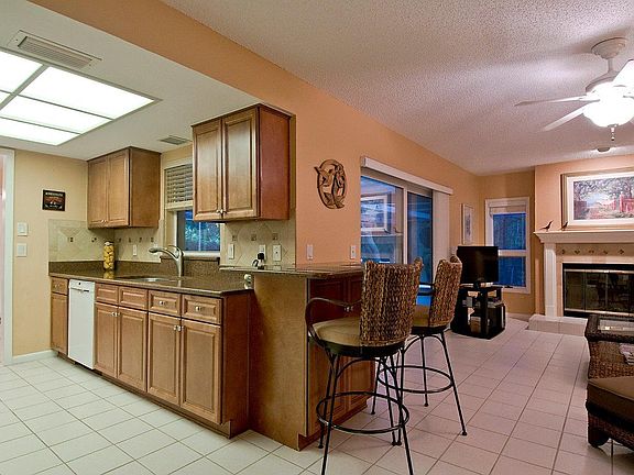 4th image of 312 Woodland Ct