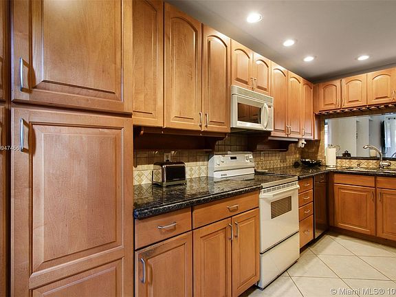 5th image of 700 SE 14th St APT A