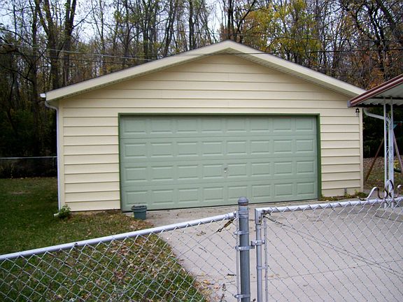 2 1/2 Car Garage