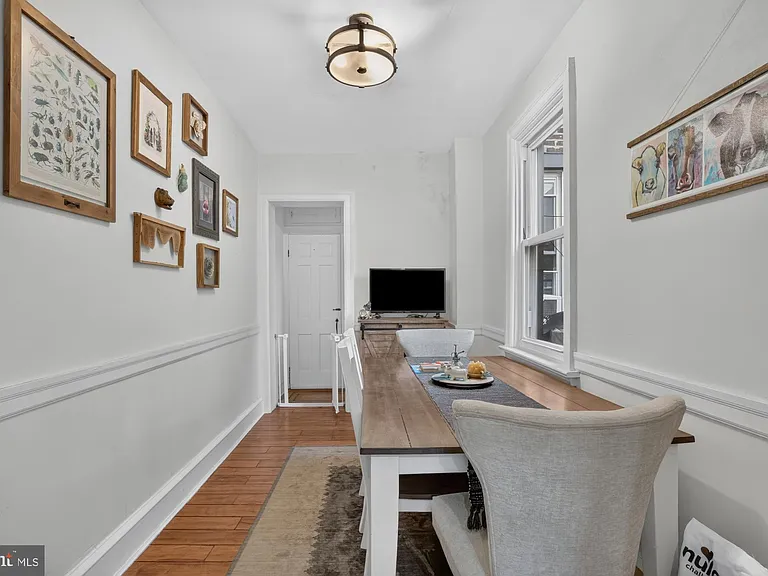 1123 E Eyre St — Photo 11