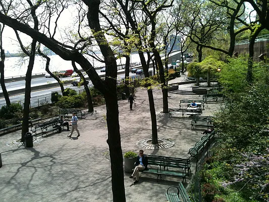 Rented by Metropolitan Realty | media 4