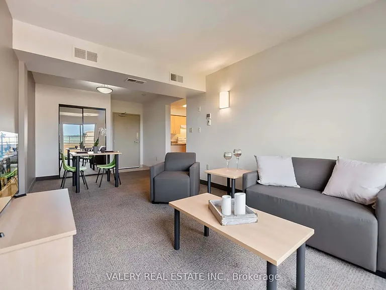 1686 Main St W #905 — Photo 3