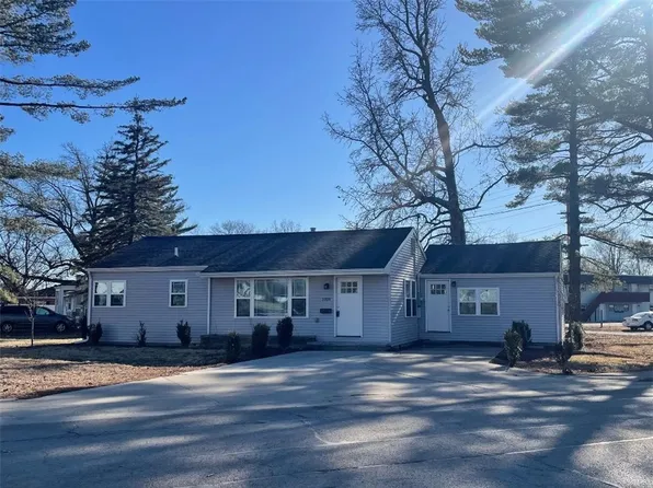 1900 11th St, Charleston, IL 61920