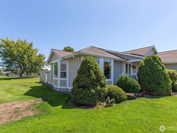 3rd image of 976 N Minstrel Road