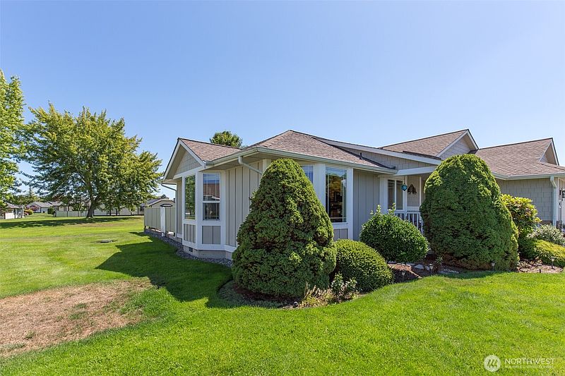3rd image of 976 N Minstrel Road