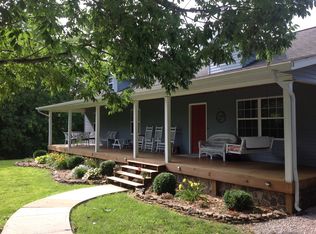 8 Blackhawk Dr, Carbondale, IL 62901