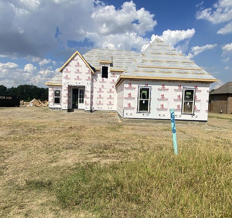 1st image of 696 Reserve Ln